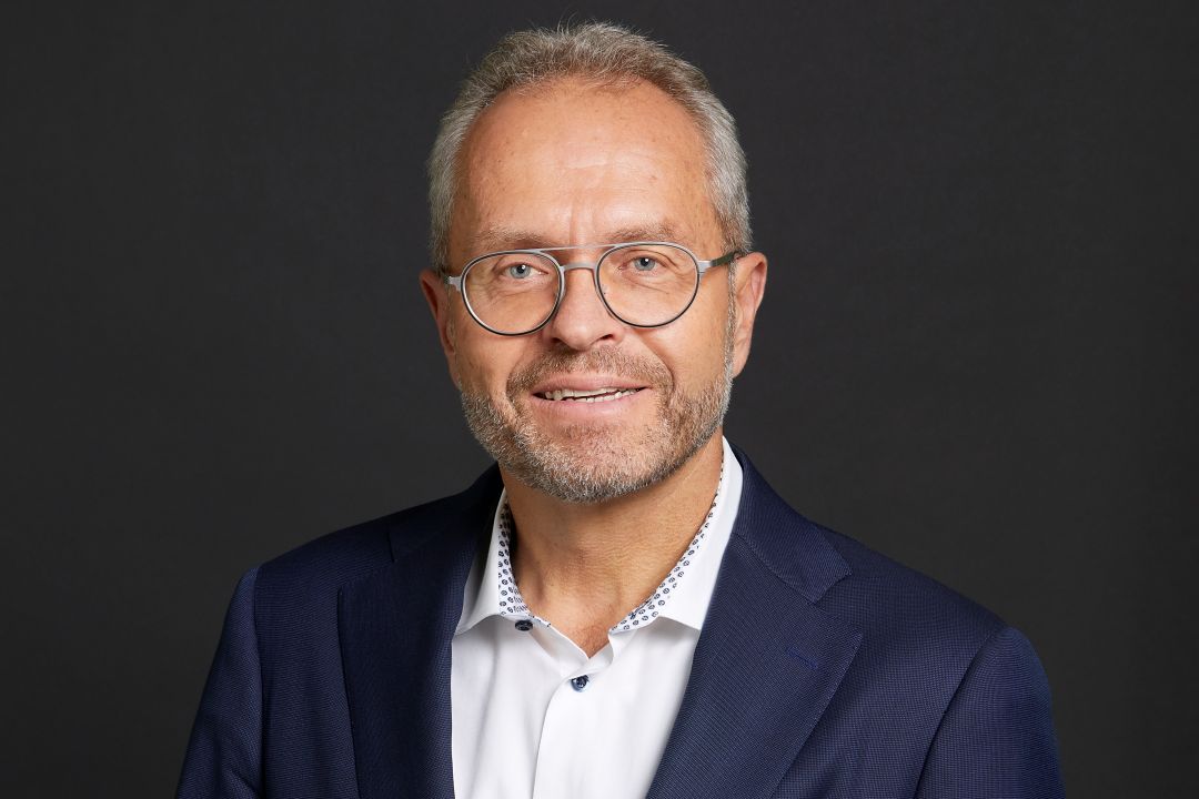 Thomas R. Schönbächler